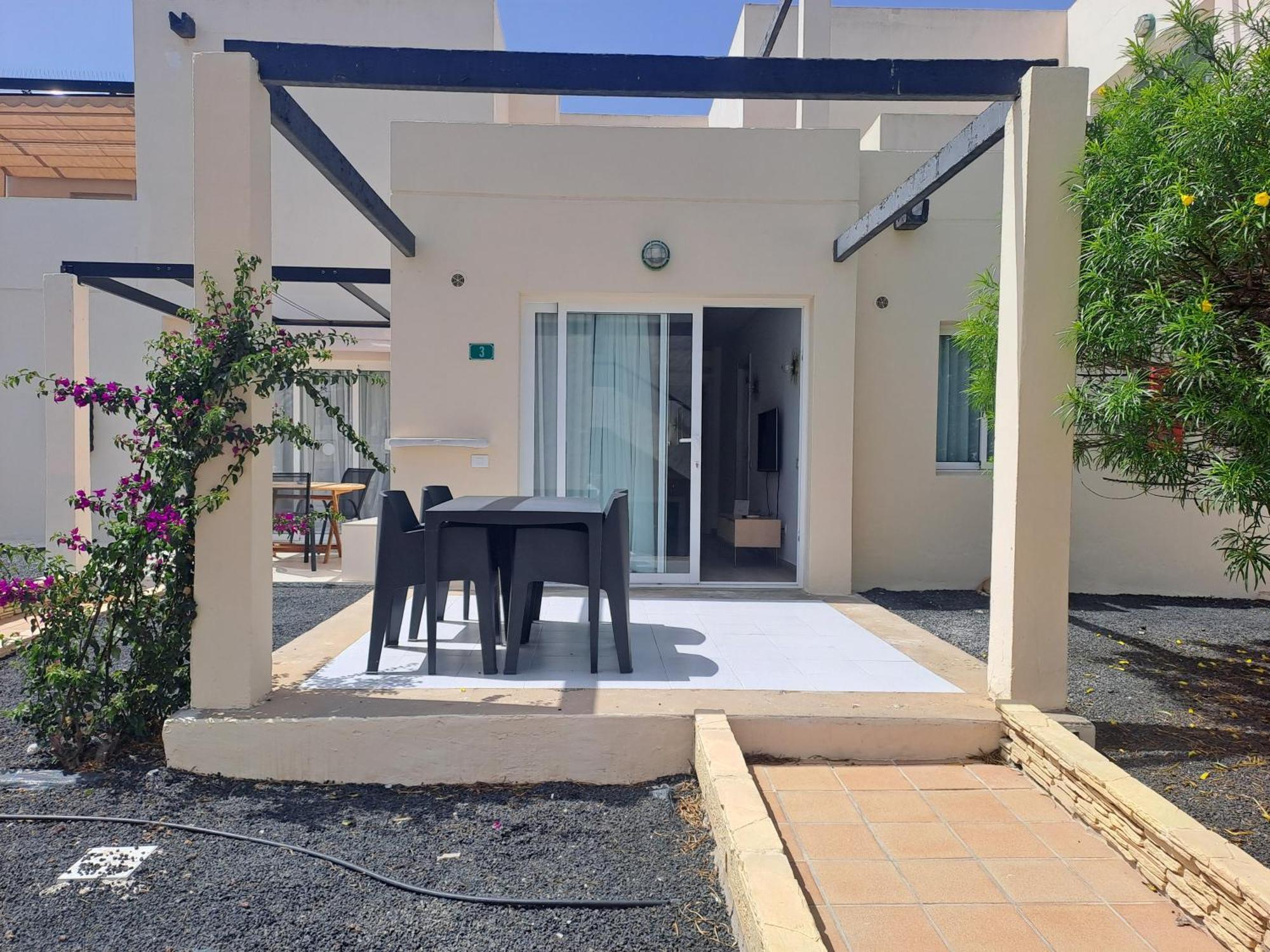 Homeforguest Apartamento Con Terraza Y Piscina En Corralejo Exteriér fotografie