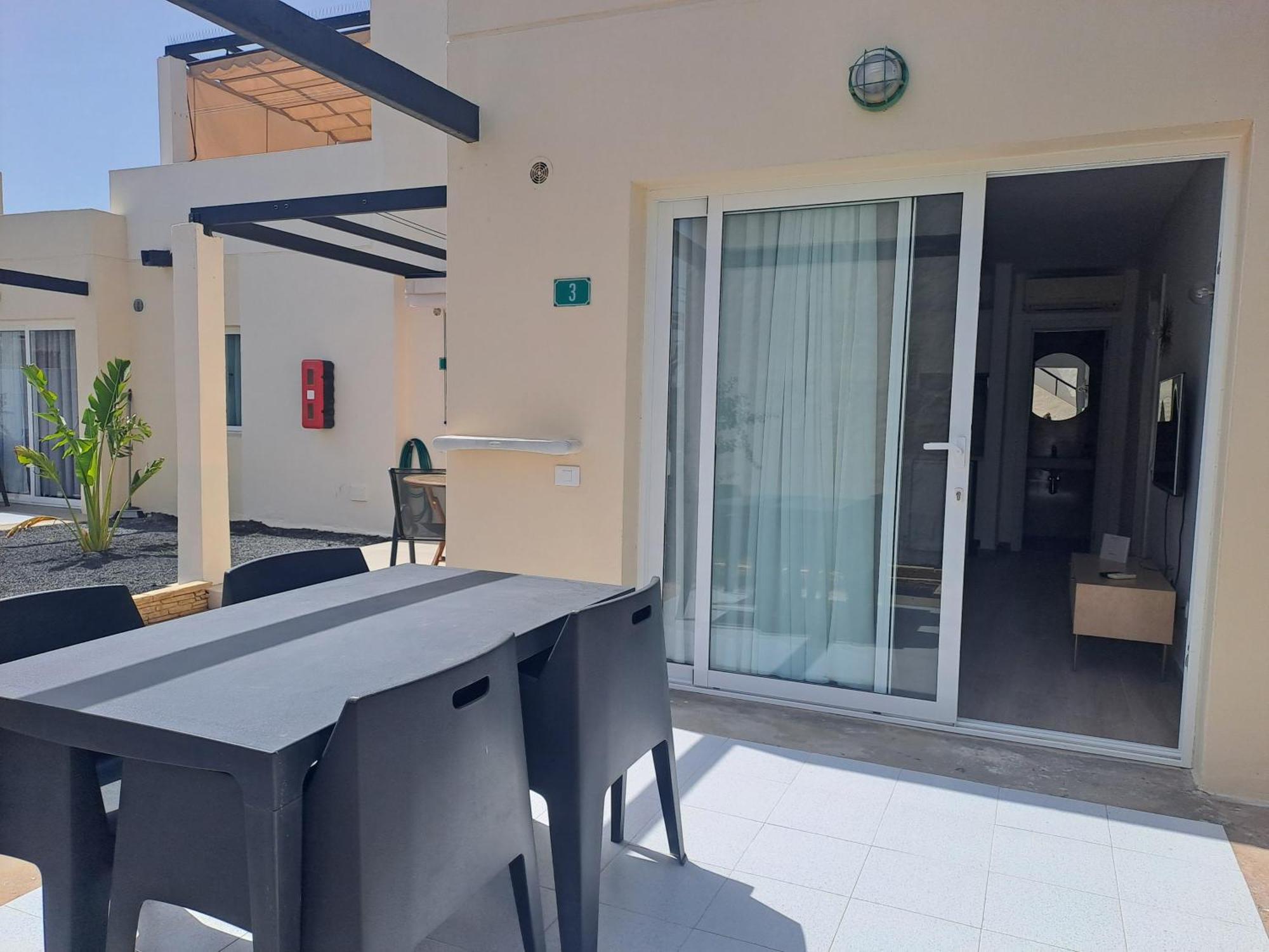 Homeforguest Apartamento Con Terraza Y Piscina En Corralejo Exteriér fotografie