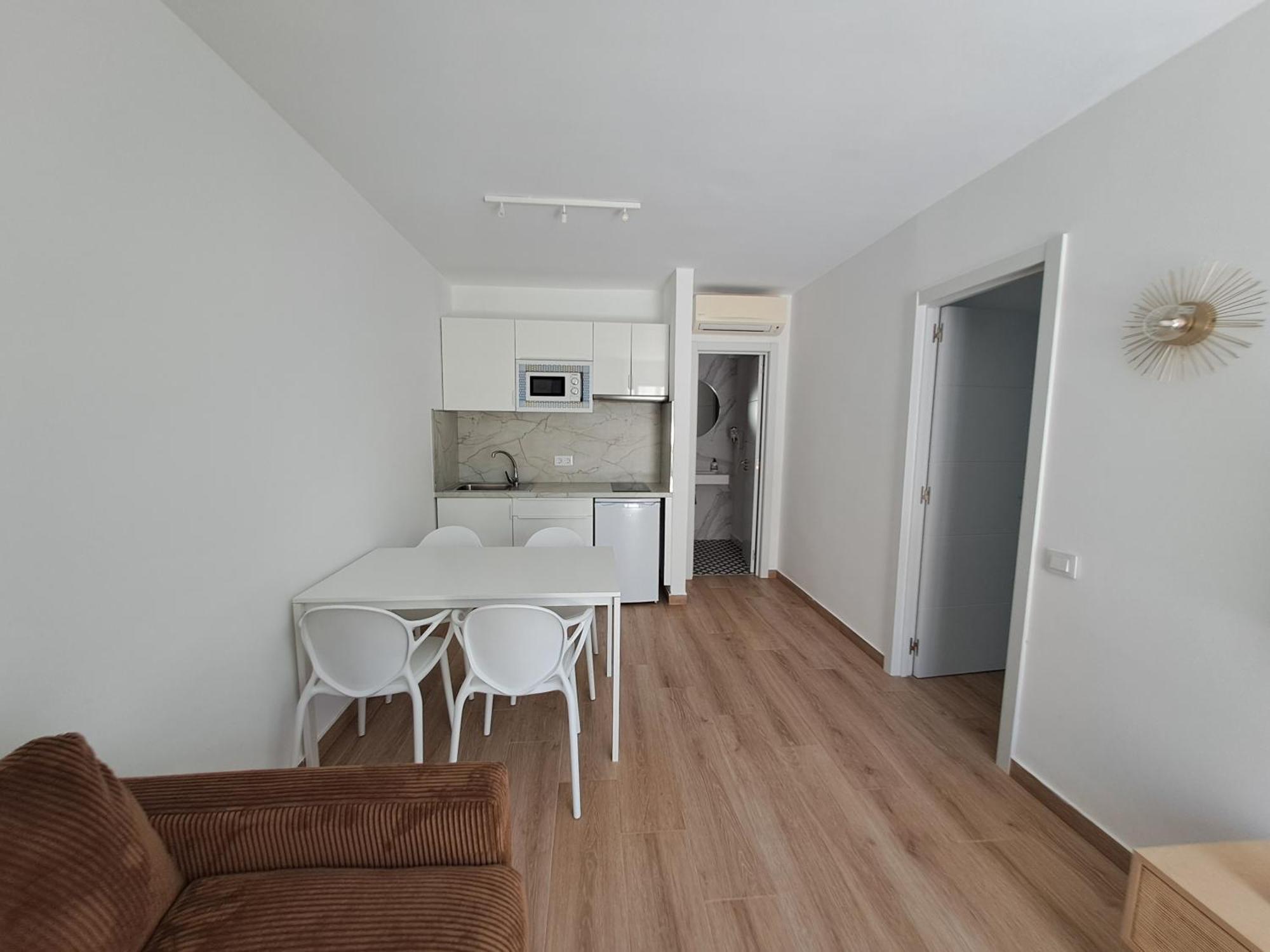 Homeforguest Apartamento Con Terraza Y Piscina En Corralejo Exteriér fotografie